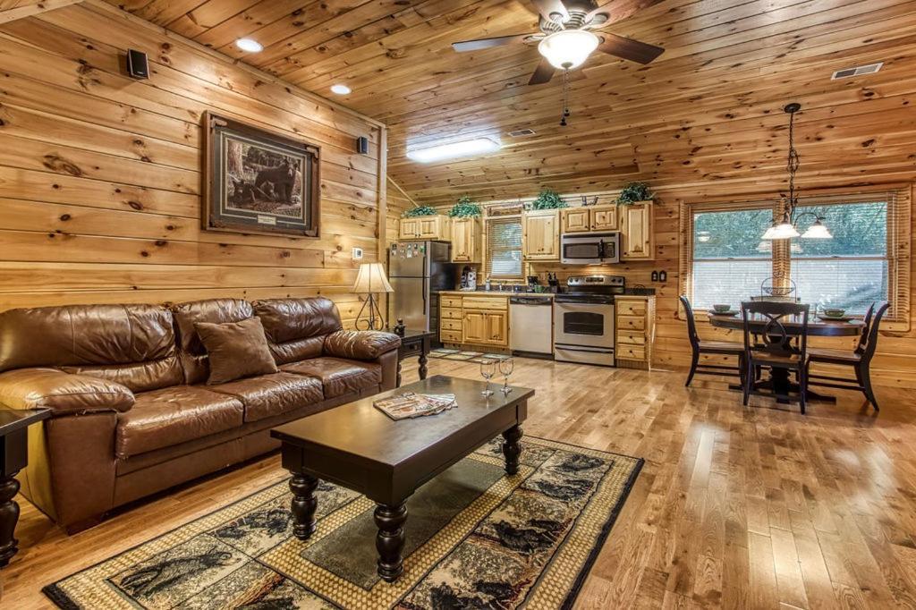 Papa Bear, Hot Tub, Wifi, 1089 Free Tickets Each Paid Day, Dollywood And More Sevierville Ngoại thất bức ảnh